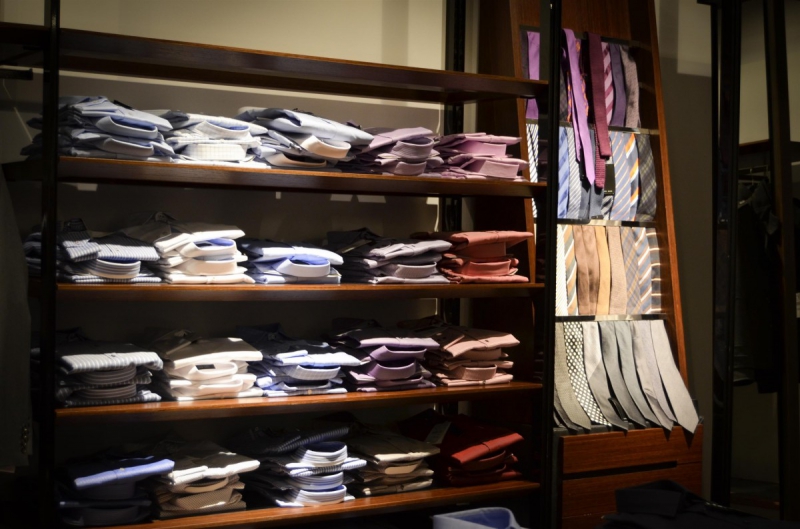 vitrine-CIPIERES-min_shirts_exhibition_shop_shopping_shelf_buy_business_clothing-940715